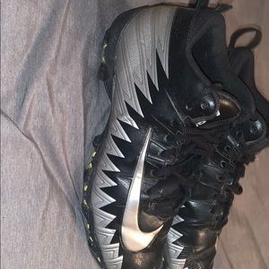 Nike Men's Alpha Menace Shark Football Cleats